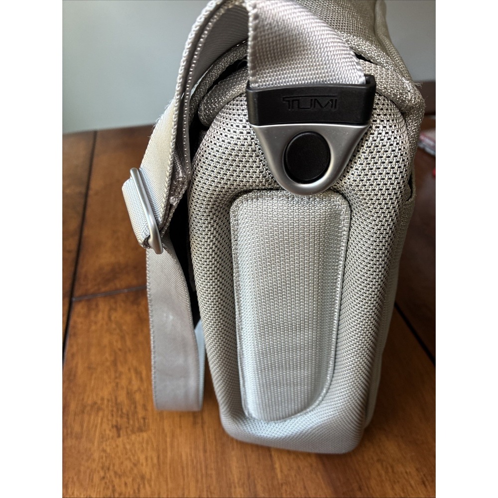 Tumi T3 Apex Men's Women's Travel Tote Shoulder Bag Strap Classic Style Silver - Picture 5 of 16
